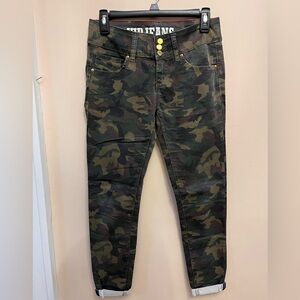 VIP JEANS Women’s Size 4 Camo Pants